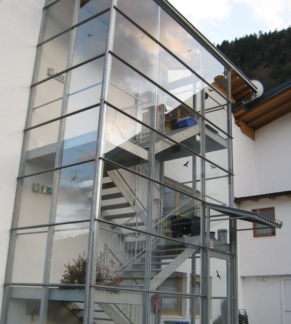 Treppenhaus außen Glas