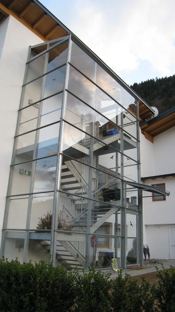 Treppenhaus außen Glas