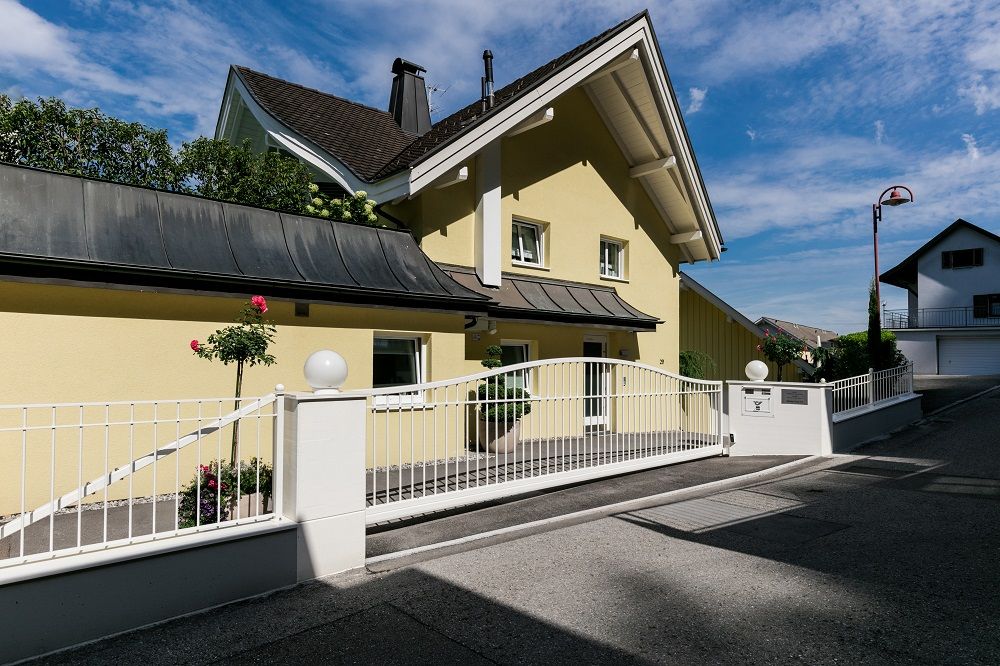 Einfahrtstor und Gehtor