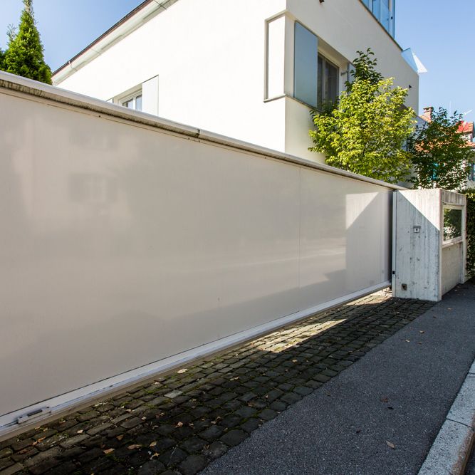 Einfahrtstor und Gehtor