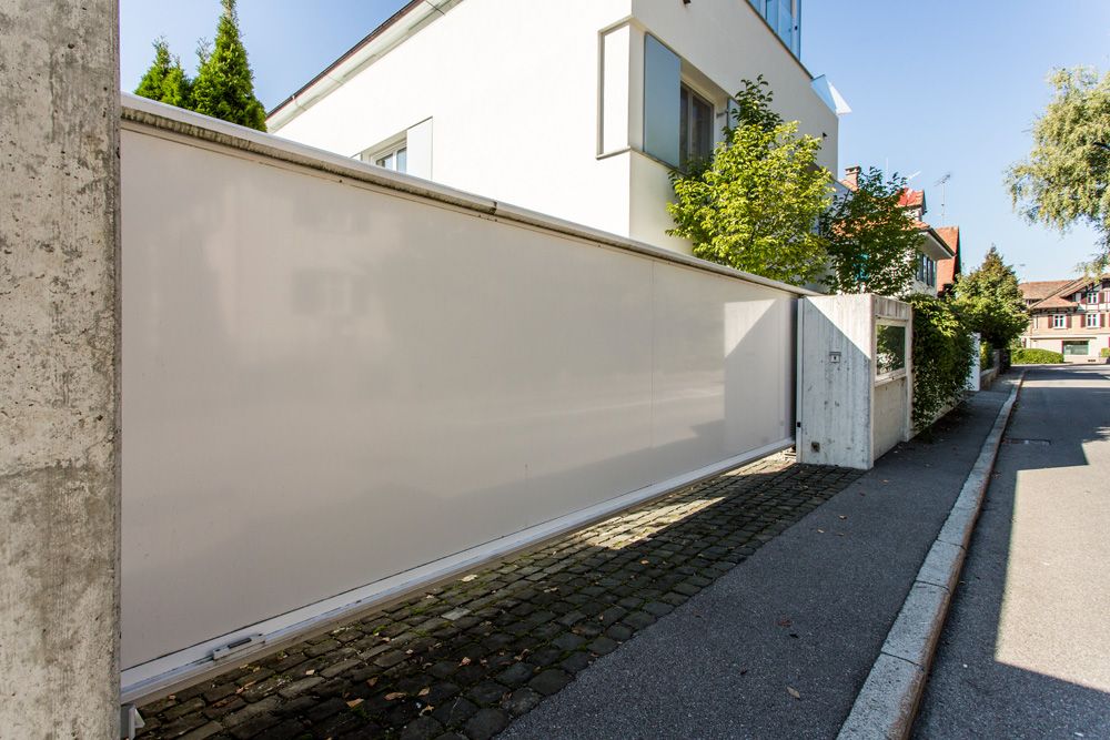 Einfahrtstor und Gehtor