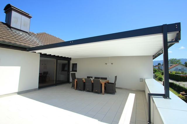 Terrasse mit Faltmarkise waagrecht
