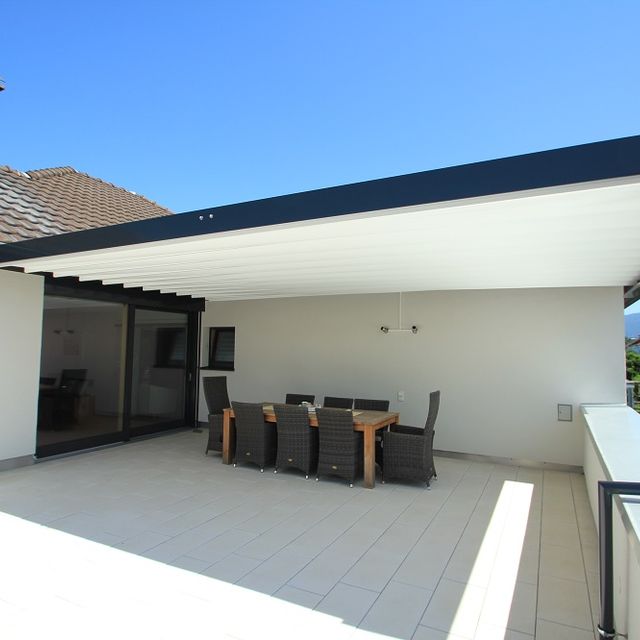 Terrasse mit Faltmarkise waagrecht