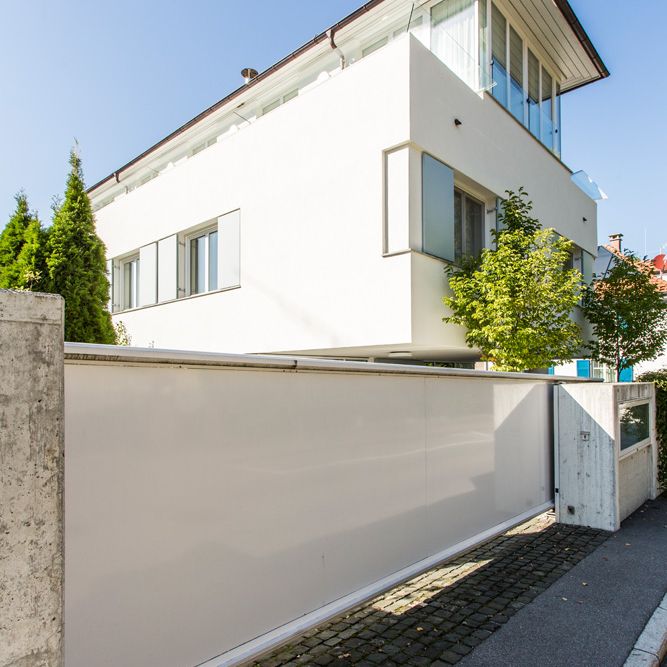 Einfahrtstor und Gehtor