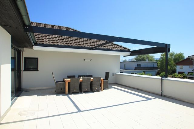 Terrasse mit Faltmarkise